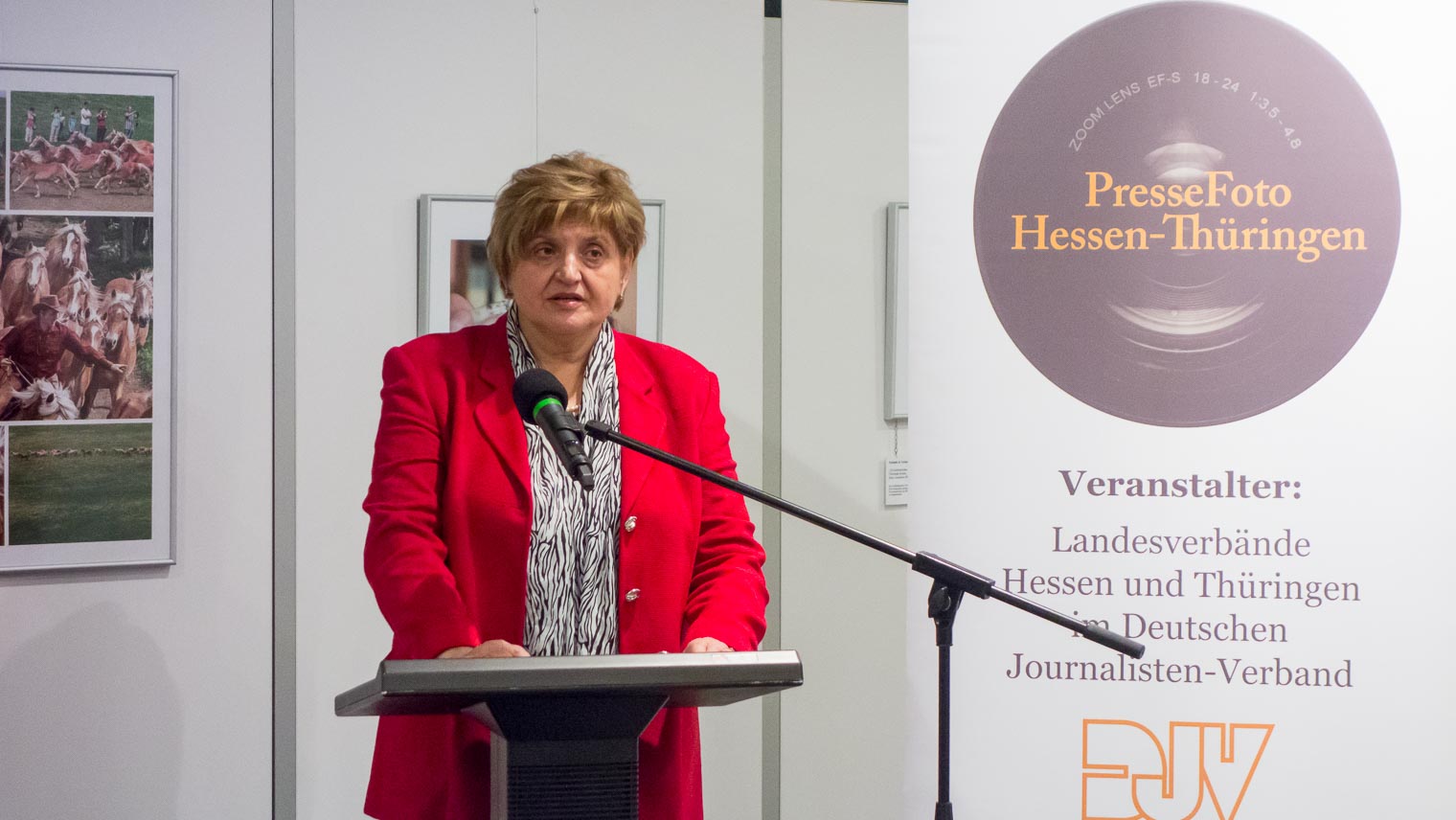  – Birgit Diezel, Präsidentin des Thüringer Landtags, ließ es sich zum wiederholten Mal nicht nehmen, die Gäste zur Ausstellungseröffnung zu begrüßen.