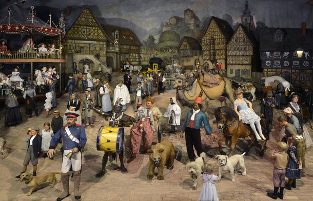  – Die Thüringer Kirmes ist im Deutschen Spielzeugmuseum in Sonneberg zu sehen. Foto: Deutsches Spielzeugmuseum, Thomas Wolf